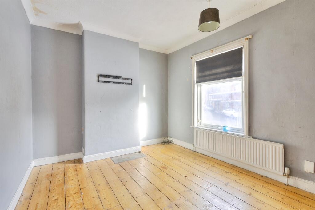 House in Northampton, St David's, Kingsthorpe - View 5
