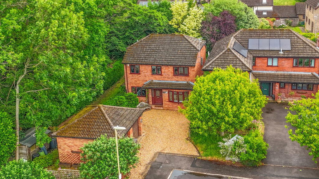 4-bed detached on Goose Green, Hook, £775,000