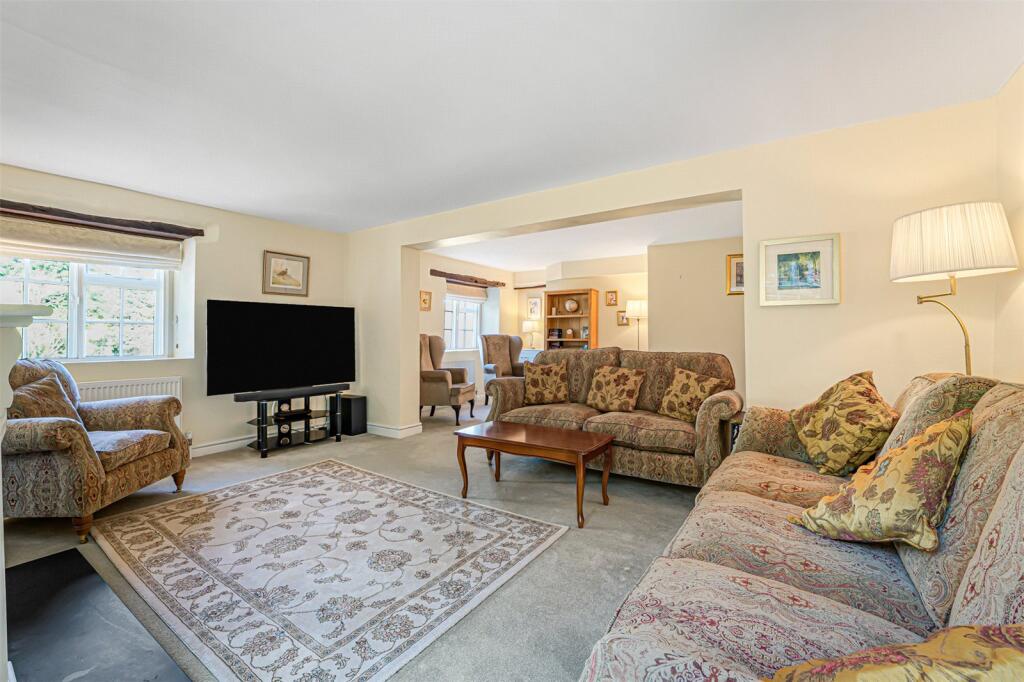 House in Stratford-on-Avon, Warmington - More