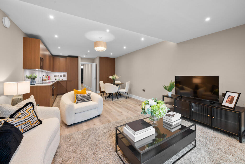 Main image of property: Flat 8 Abbotswood Place, Streatham, SW16