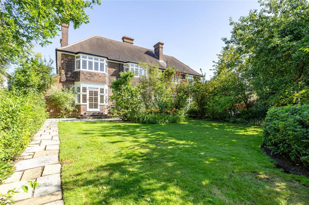 Westmead, London, SW15 photo 2