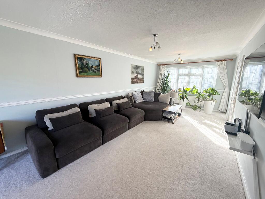 Elmgate Drive, Bournemouth, BH7 photo 2