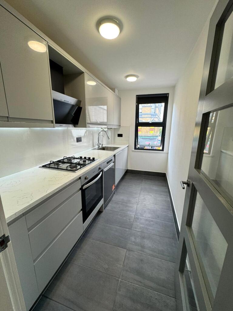 Apartment in London - View 4