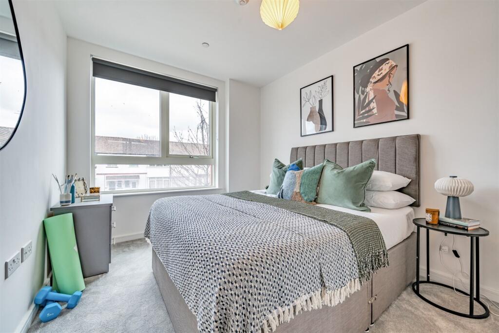 Apartment in Enfield - View 4