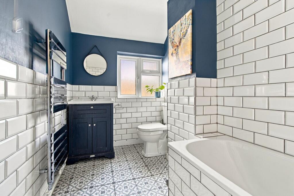 House in Sunningdale, Windsor and Maidenhead - More