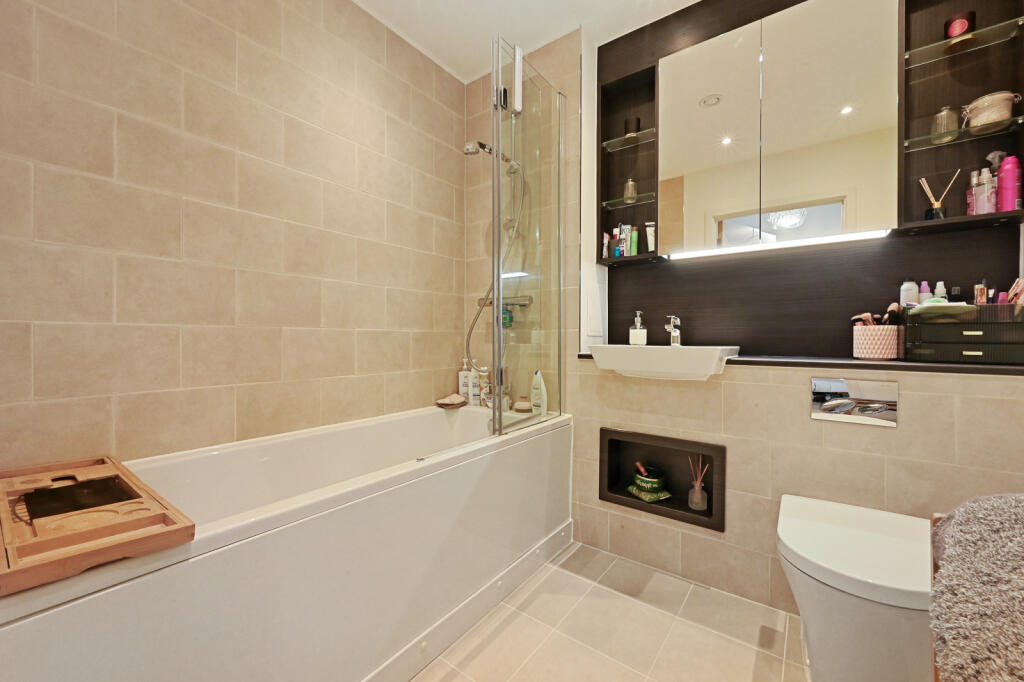 Hendon Waterside, Serin Apartments, NW9 photo 3
