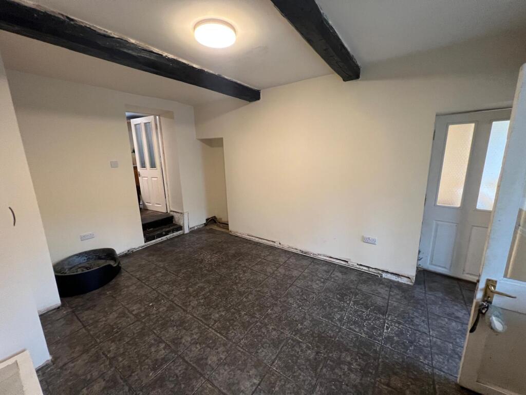 House in Barnsley, Thurgoland - More