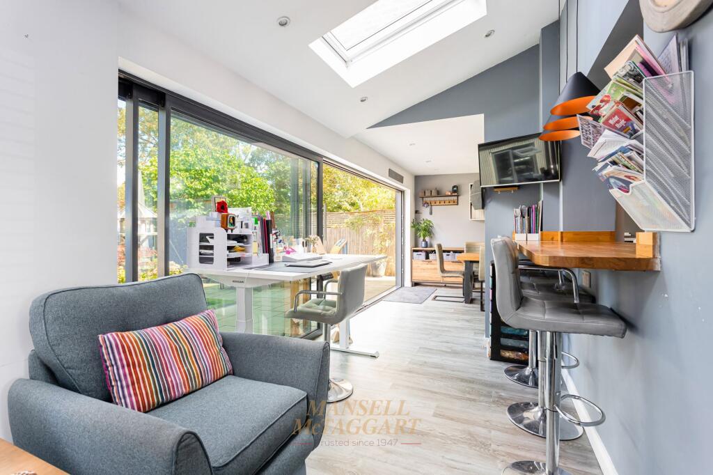 House in Reigate and Banstead, Meath Green, Horley - View 4