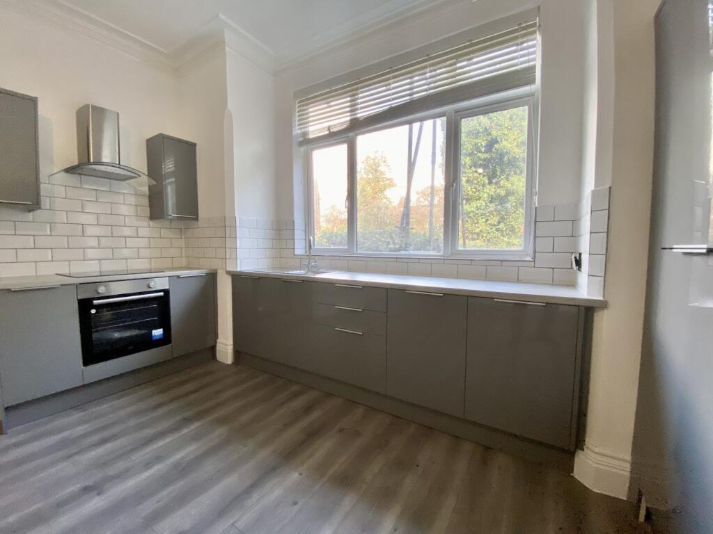 Apartment in Manchester, Parrs Wood, Didsbury - View 5