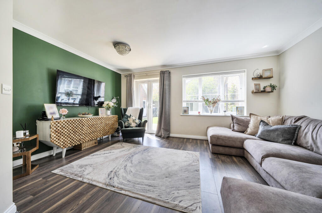 House in Wokingham, Cavendish Park, Emmbrook - View 2