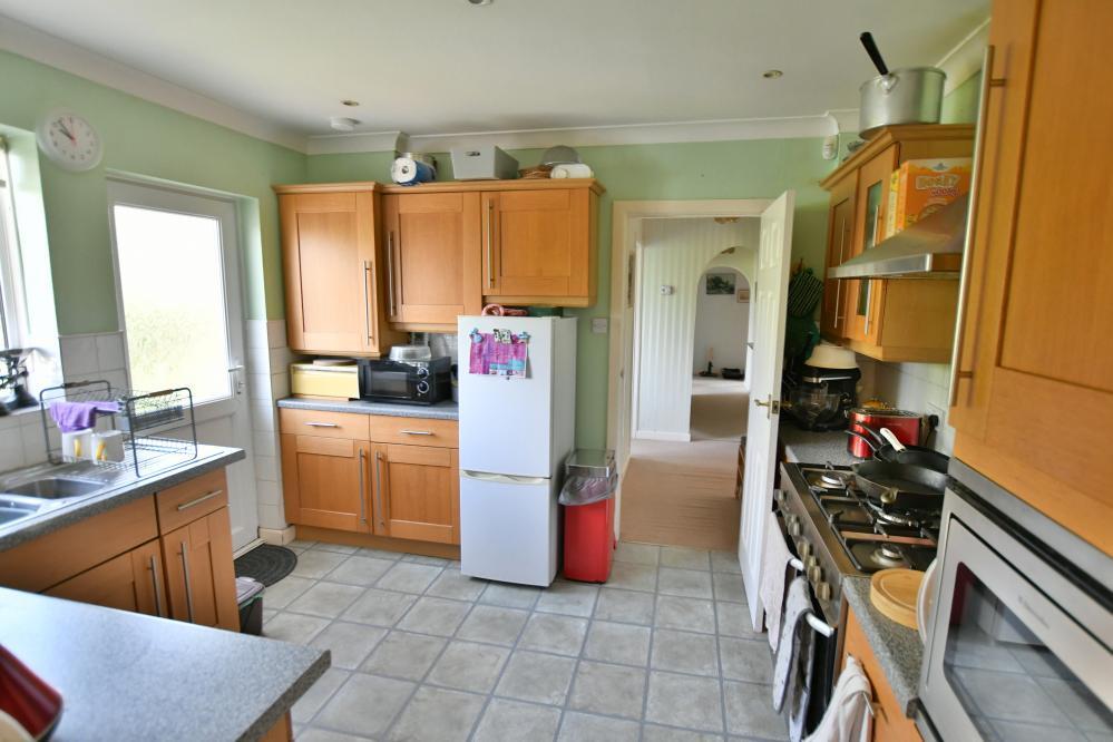 Sandy Lane, Colehill, BH21 2NE photo 3