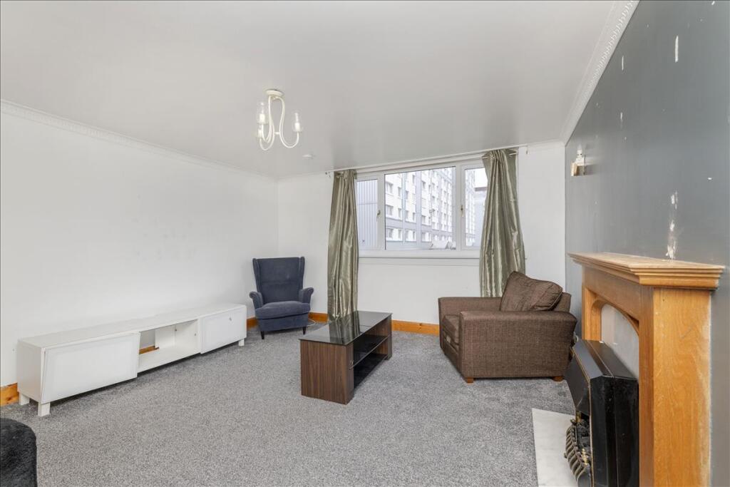 Apartment in Edinburgh, The Calders, Wester Hailes - View 3
