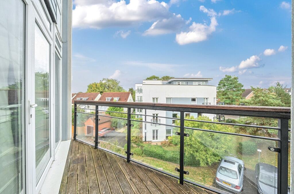 Rivett Drake Close, Guildford, GU2 photo 3