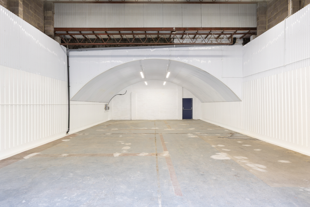 An empty arch with white lining