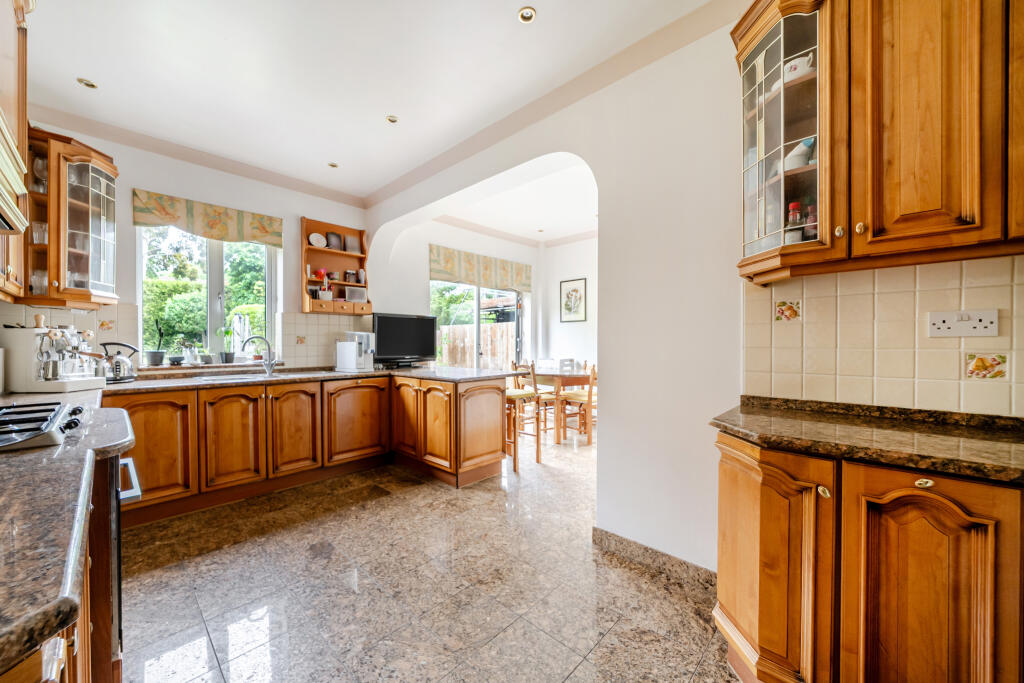 House in London, Oakleigh Park, Whetstone - View 4