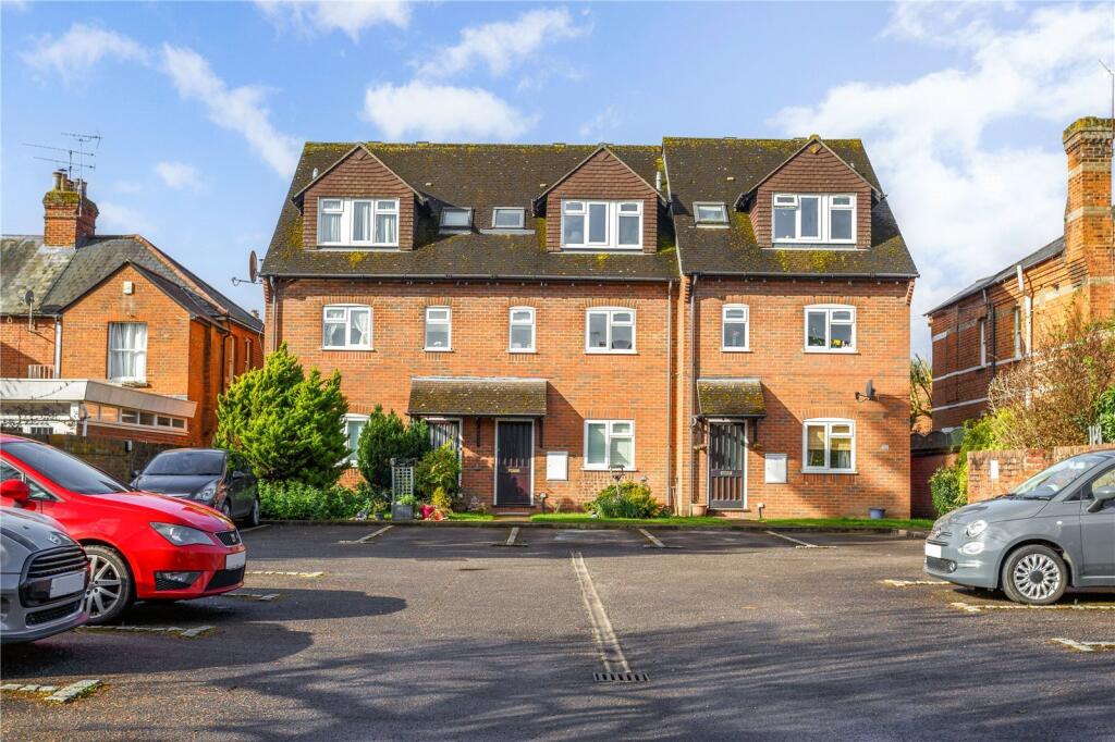 Main image of property: Glade House, 30 Glade Road, Marlow, Buckinghamshire, SL7