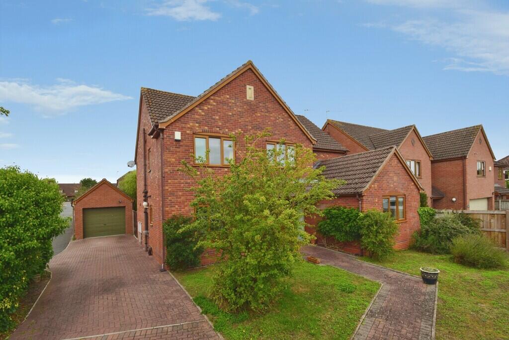 Main image of property: 39 Station Road, Fernhill Heath, Worcestershire, WR3 7UJ