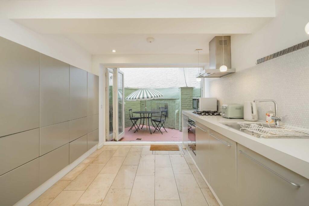 Apartment in London - More