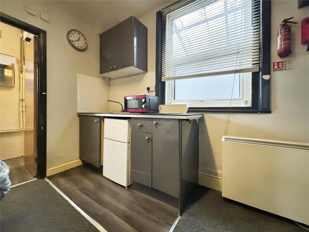 Apartment in Southampton - View 5