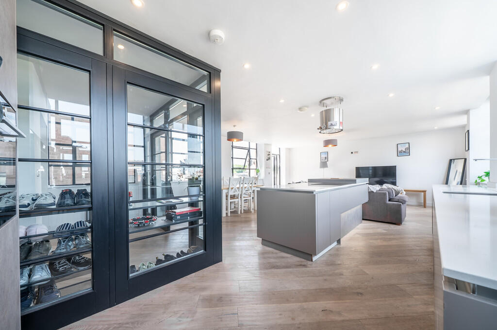 Apartment in Birmingham, Jewellery Quarter - View 2
