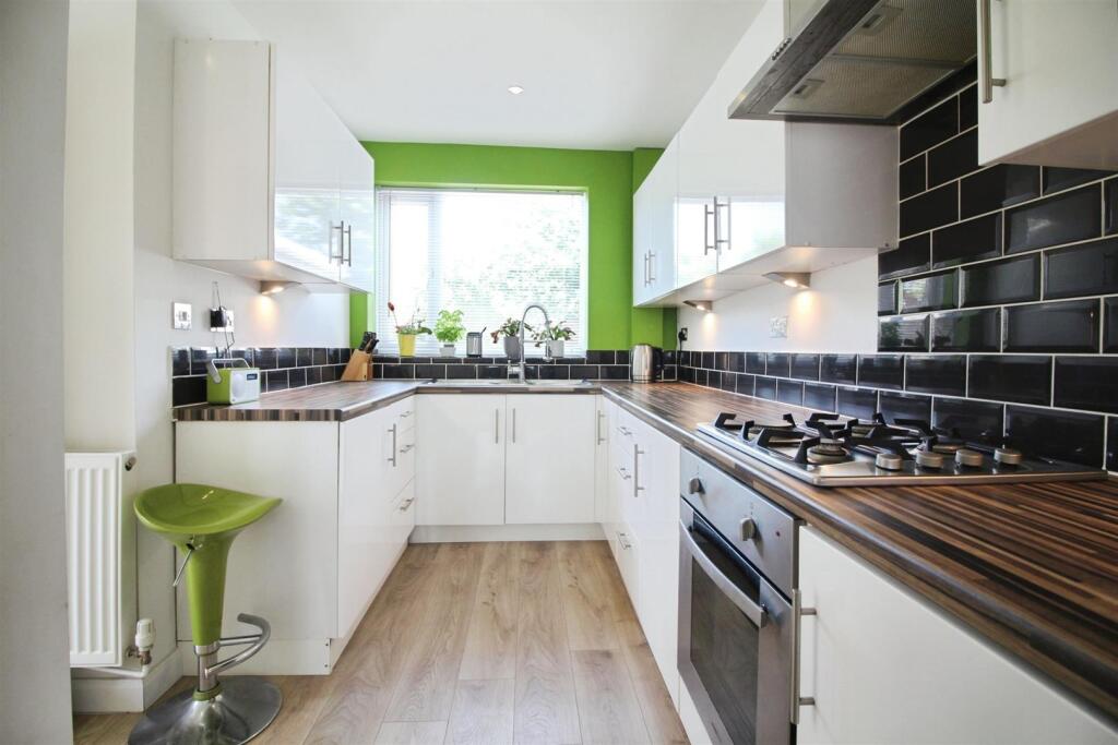 Cranmore Drive, Leeds photo 2