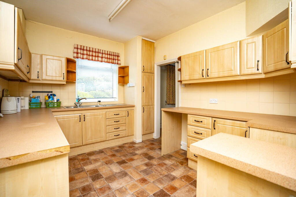 House in Malvern Hills, Malvern - More