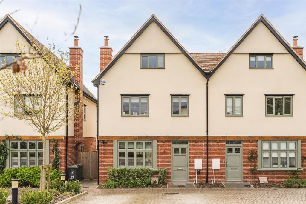 3-bed semi-detached on Thorpe Lea Close, Great Chesterford, Saffron Walden, £565,000