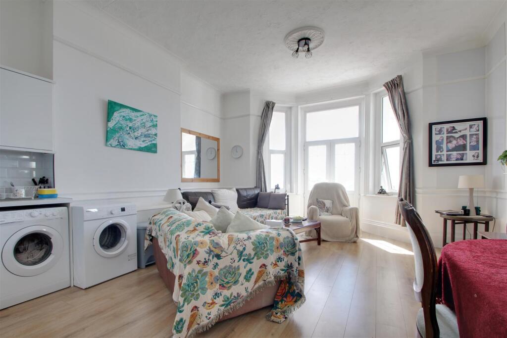 Apartment in Brighton - View 4