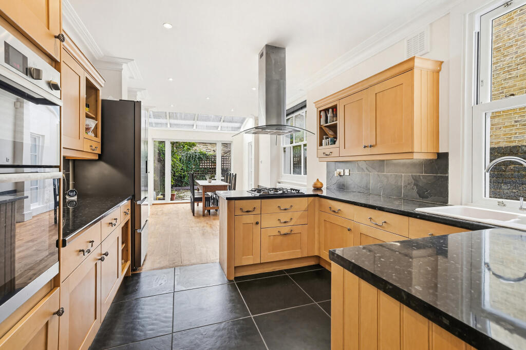 4 bedroom terraced house for rent