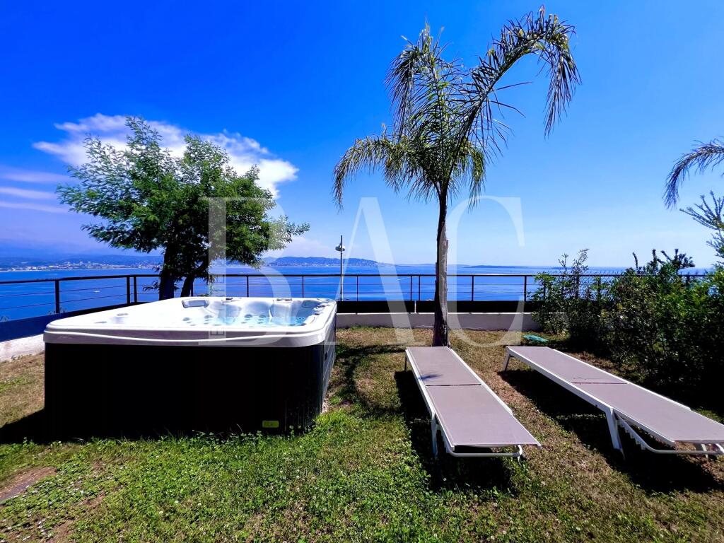Main image of property: Provence-Alps-Cote d`Azur, Alpes-Maritimes, Théoule-sur-Mer
