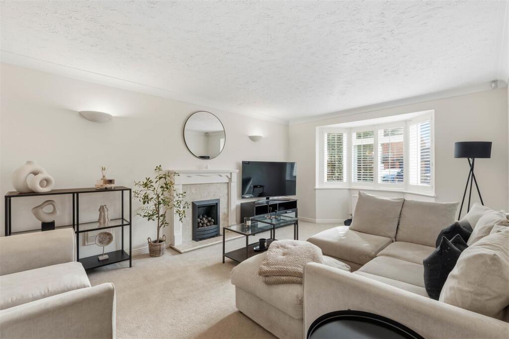 Whitehead Drive, Wellesbourne, Warwick - View 2