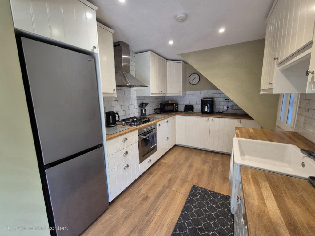 Oakwood Drive, Luton, Bedfordshire, LU3 3BA photo 3