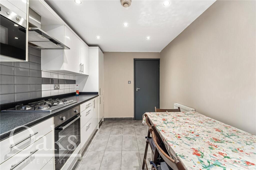 Apartment in Croydon - View 3