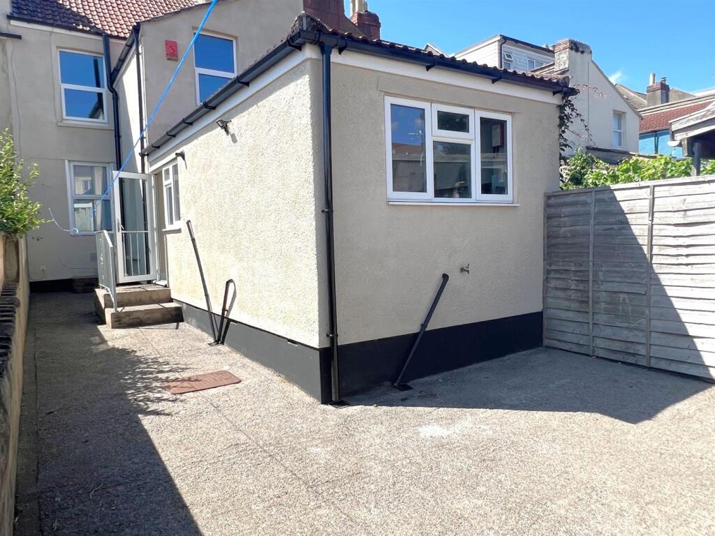 6 bedroom terraced house for rent