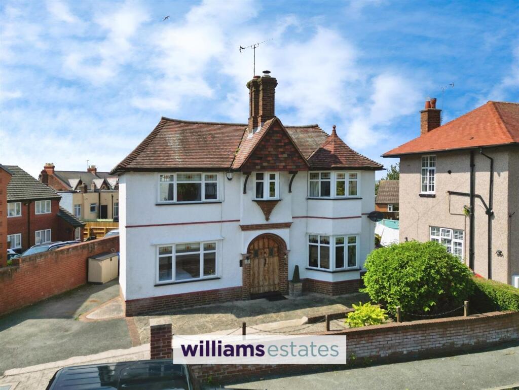 4-bed detached on Clwyd Avenue, Prestatyn, LL19, £450,000