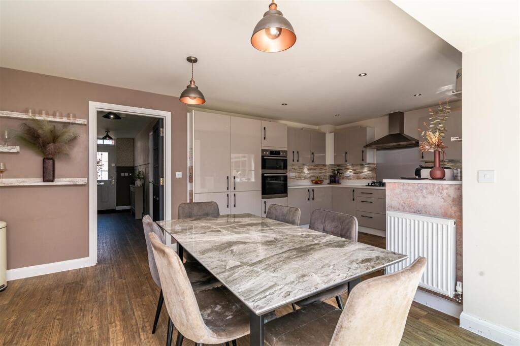 House in Mansfield, Nottinghamshire - View 5