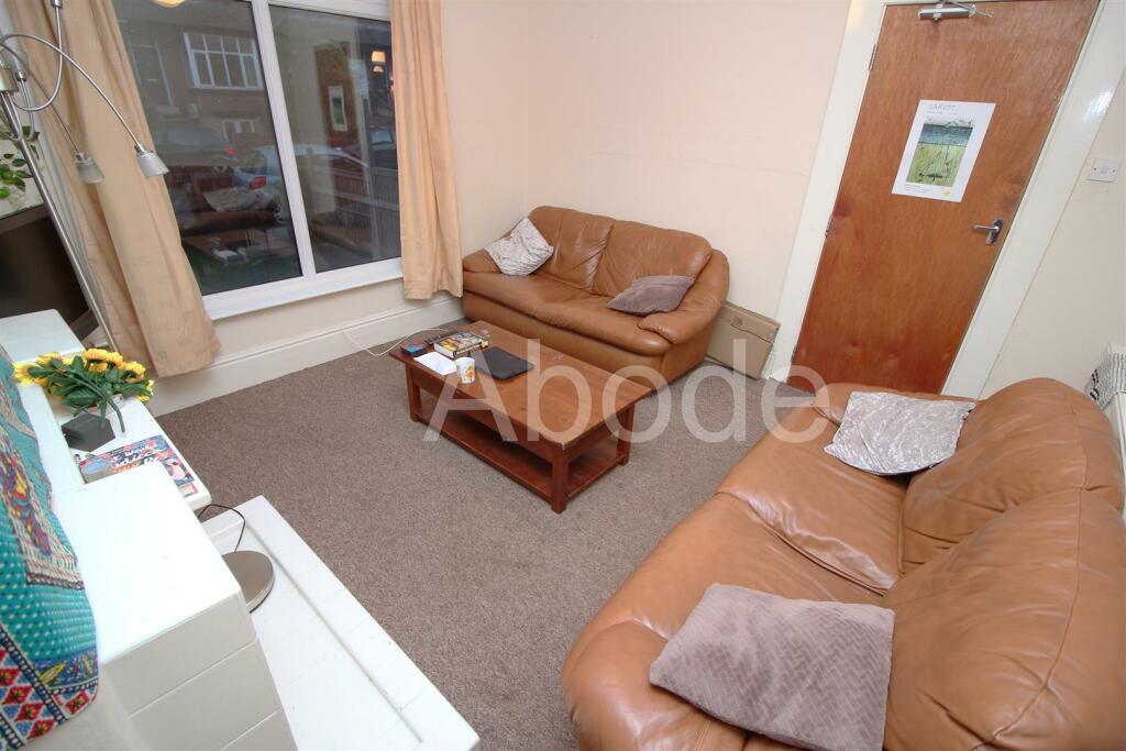 Royal Park Avenue, Hyde Park, Leeds photo 2