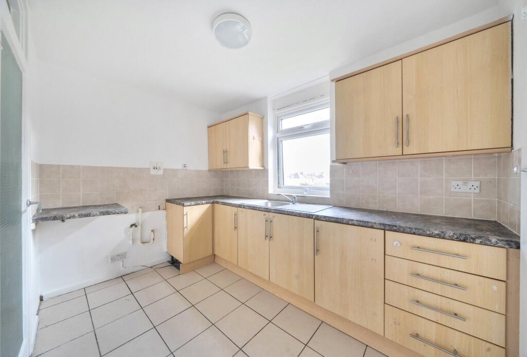 Apartment in Sutton - View 5