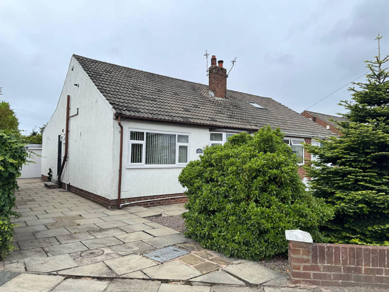 2-bed bungalow on Pinewood Avenue - Thornton Cleveleys - FY5 5EN, £179,999