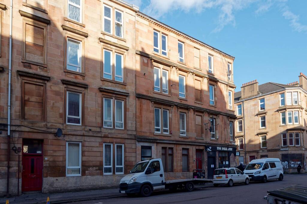 Main image of property: Flat 2/2, 19 Dixon Avenue, Glasgow, G42 8EB