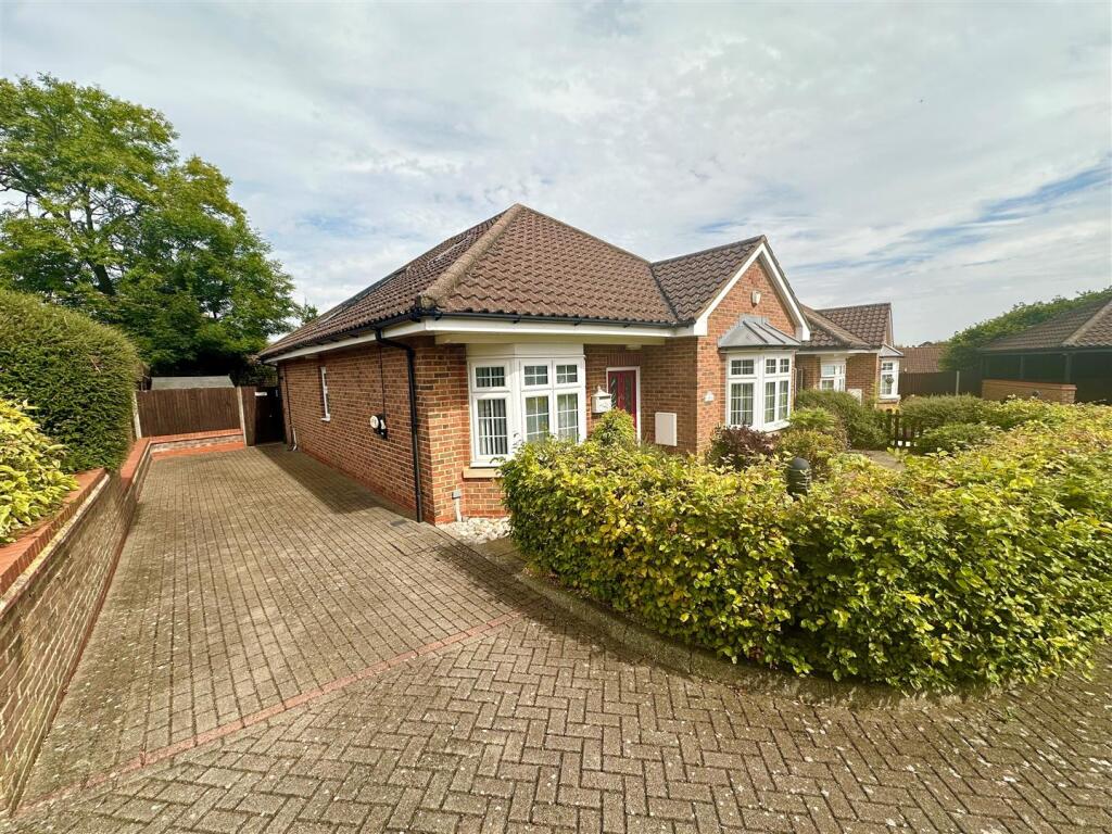 Main image of property: Hogarth Close, Hitchin Road, Luton, LU2 7SF