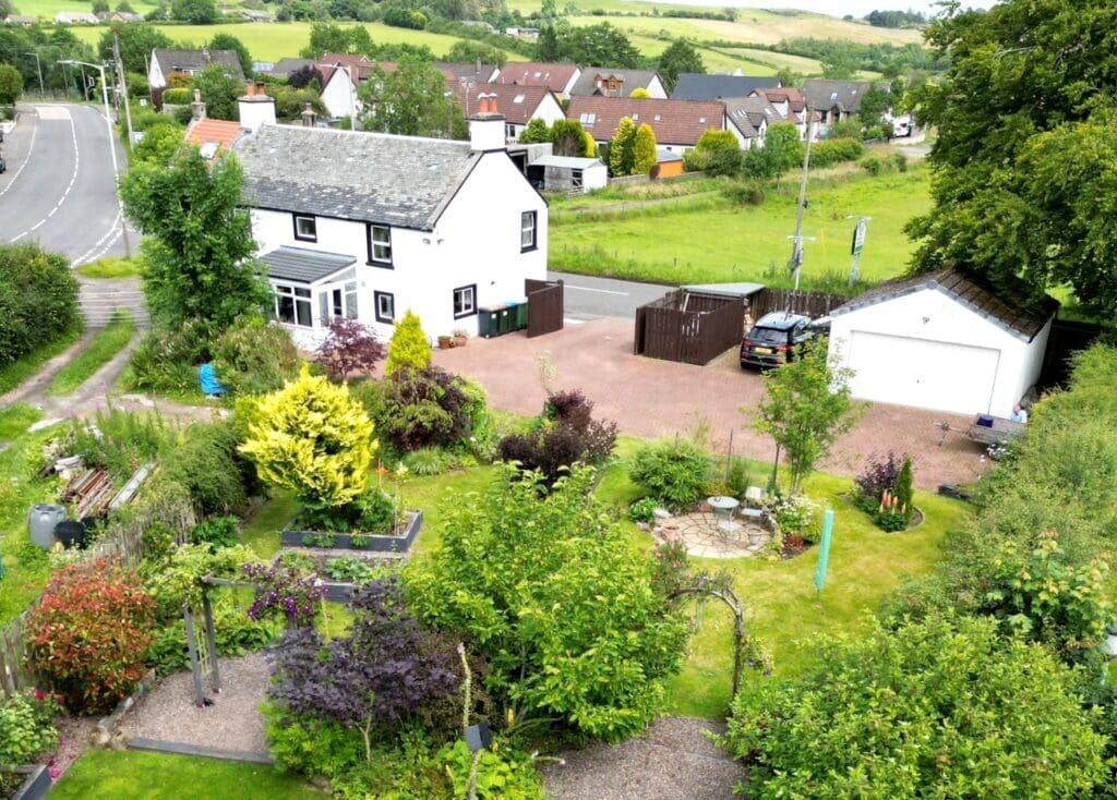 Main image of property: Crosskeys, Powmill, FK14 7NW