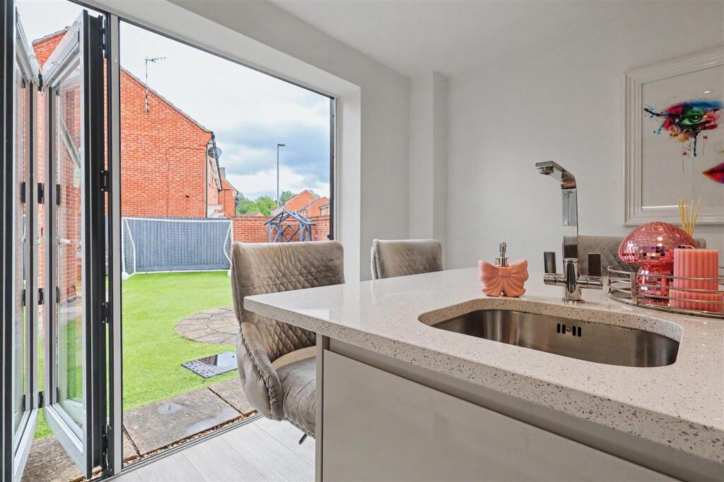House in Nottingham, Bestwood Village - View 5