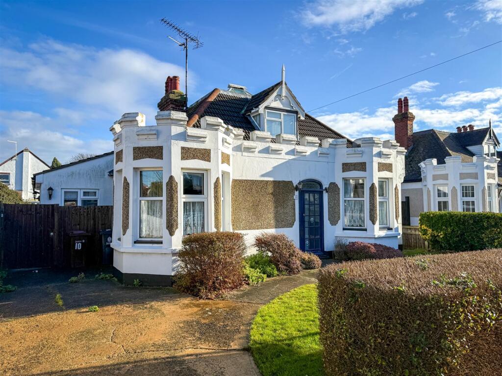 Main image of property: Avondale Road, East Clacton, Essex