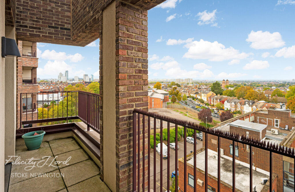 Clapton Common, LONDON E5 photo 3