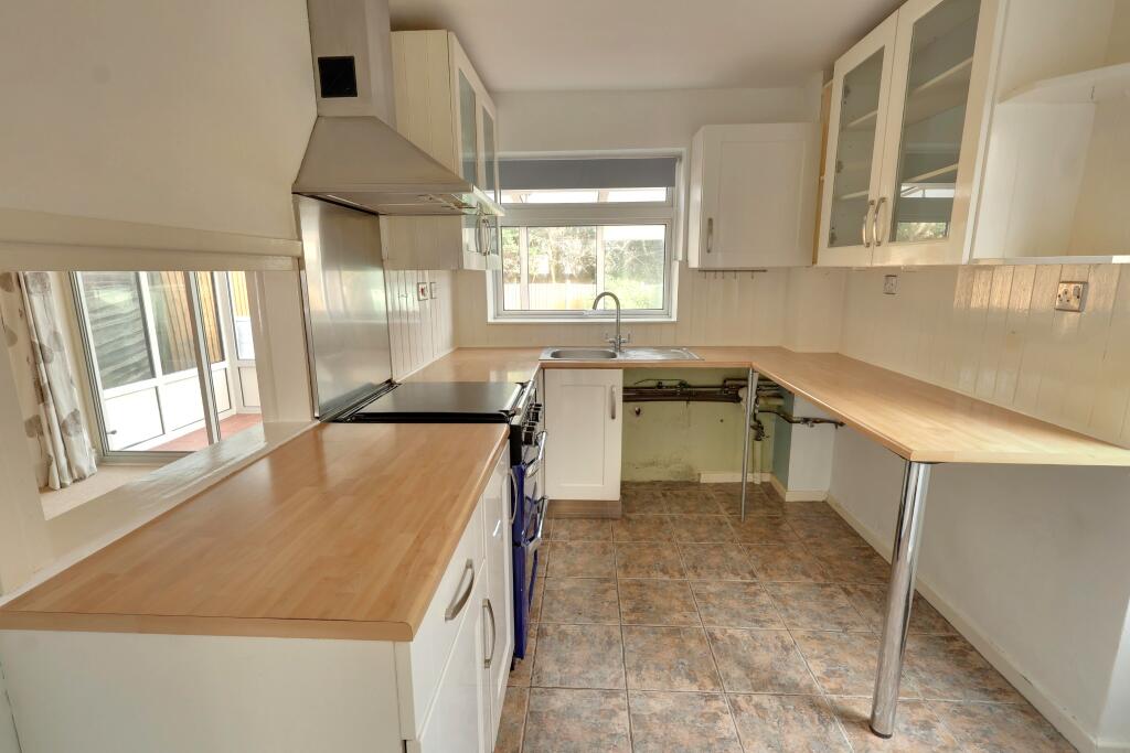 Redwing Road, Clanfield photo 3