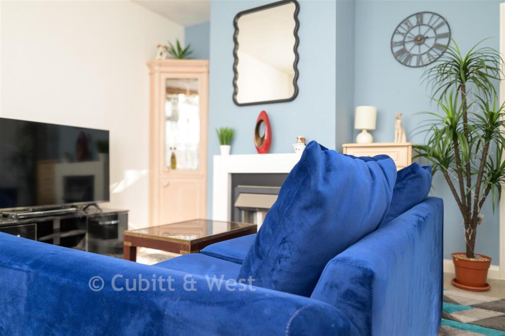 House in Reigate and Banstead, Surrey - View 4