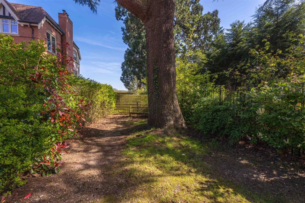 Additional image 22 of Stratford Road, Henley-In-Arden