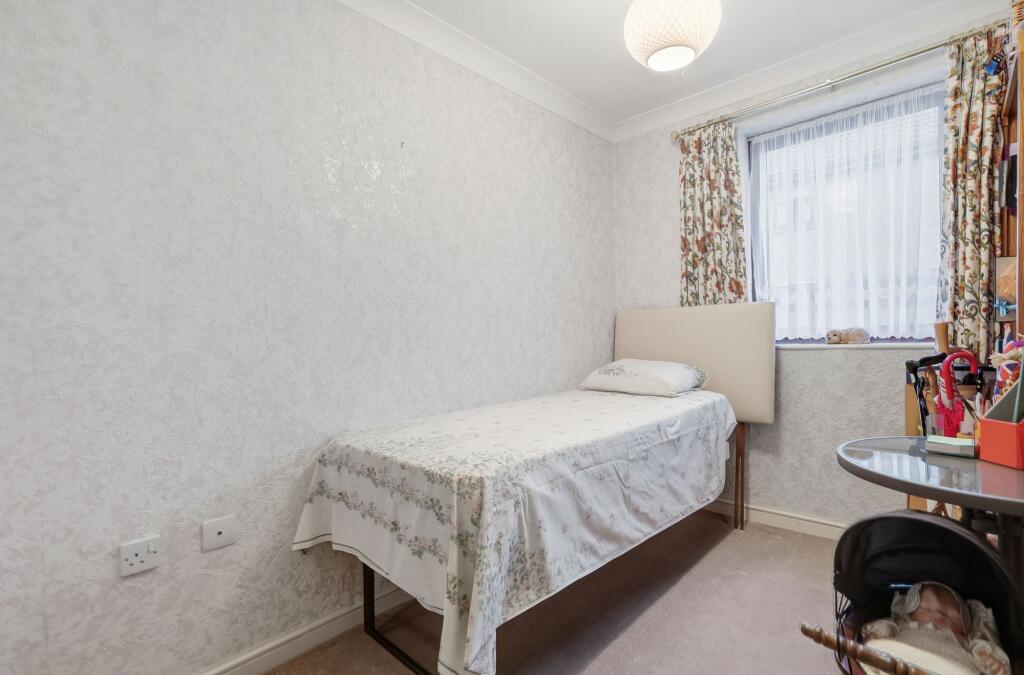 Apartment in Billericay, Queens Park - More