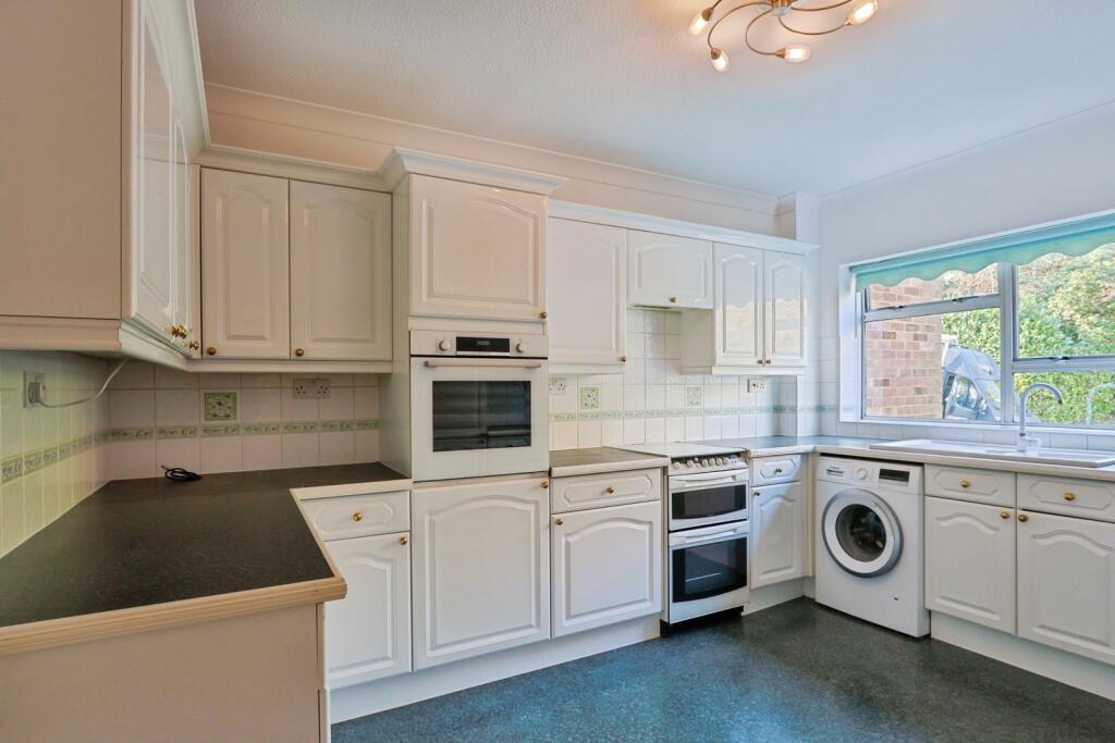 Wallace Road, Broadstone, Dorset, BH18 photo 3